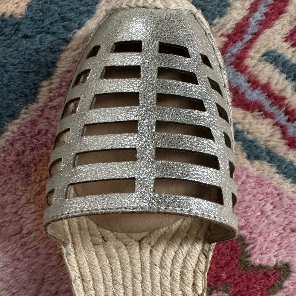 Eileen Fisher Silver Cutout Espadrille Sandals with Jute Platform